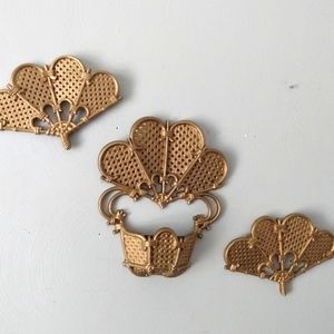 Burwood faux wicker pocket planter w/ wall fan plaques